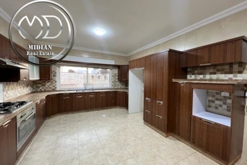 248d6b87-380f-48ad-a374-ec29d2d4053a ن