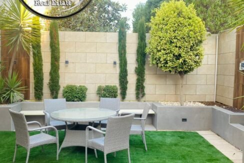 a7ac7353-803a-4ae1-921e-bdc332037183 ن