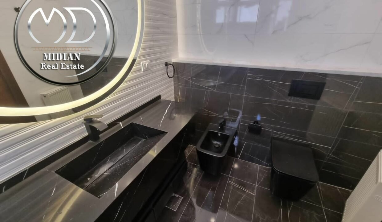 retouch_1693236422205