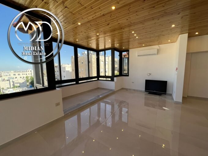 رووف فارغ للايجار ام السماق مساحة 200م مع ترس تشطيبات سوبر ديلوكس يصلح للعرسان اطلالة جميلة